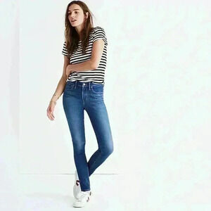 Madewell - 9"‎ Mid-Rise Skinny Jeans in Patty Wash